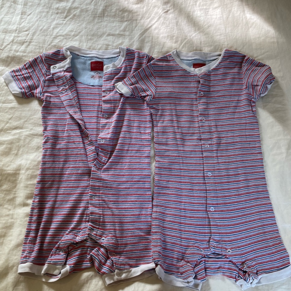 Set of 2 BabyGap short sleeve pajamas - size 5